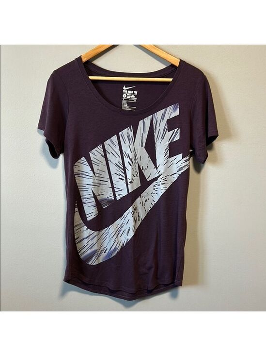 Nike Tops - Nike Women's Graphic Tee